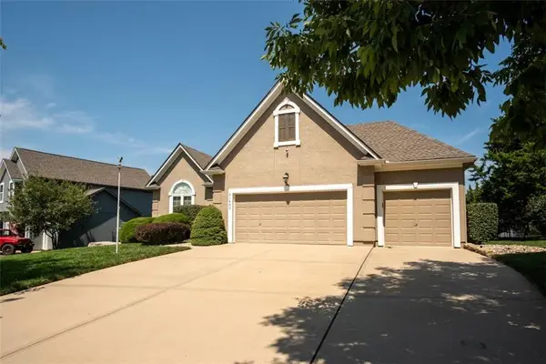 21400 W 98th Place, Lenexa, KS 66220
