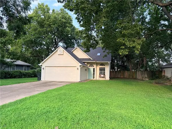 222 N 8th Court, Lawrence, KS 66044