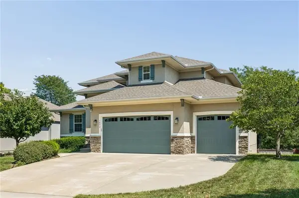 1052 N Stonecrest Road, Olathe, KS 66061