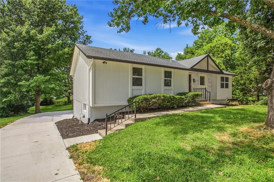 3702 NE Grant Street, Lees Summit, MO 64064 - #3