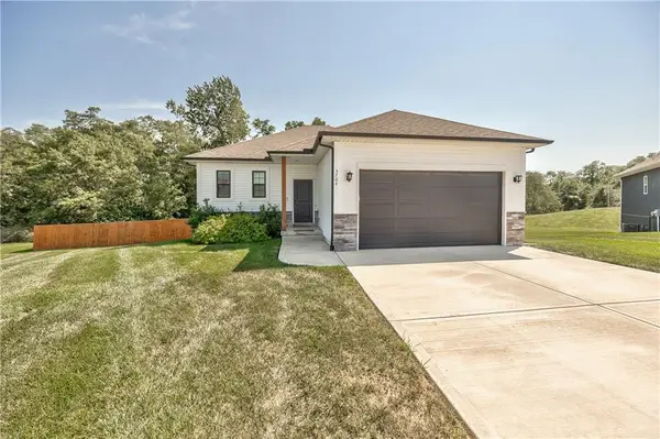 3704 NW 95th Street, Kansas City, MO 64154