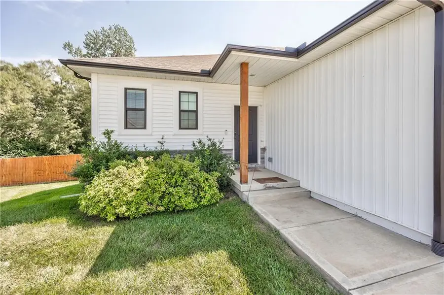 3704 NW 95th Street, Kansas City, MO 64154 - #2