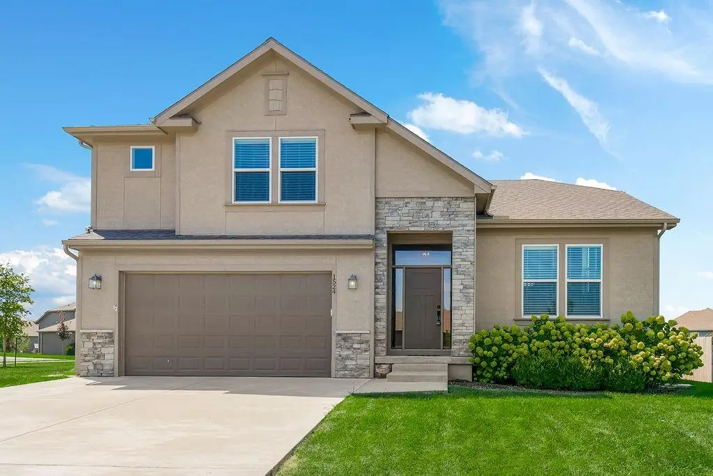 1524 N 156th Street, Basehor, KS 66007 - #1