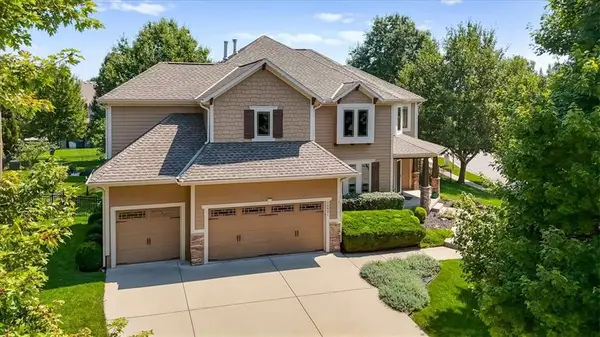 16421 S Woodstone Drive, Olathe, KS 66062