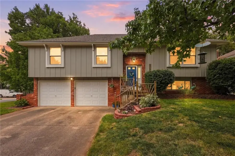 573 E 126th Terrace, Olathe, KS 66061 - #2