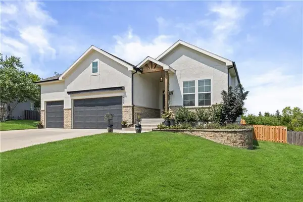14178 S Pickering Street, Olathe, KS 66061