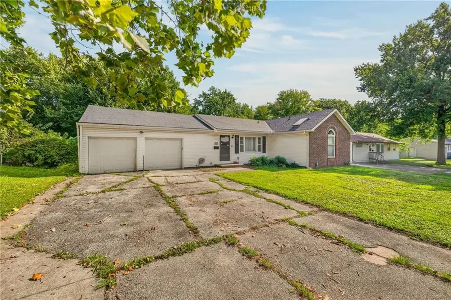 7904 E 87th Street, Raytown, MO 64138 - #3