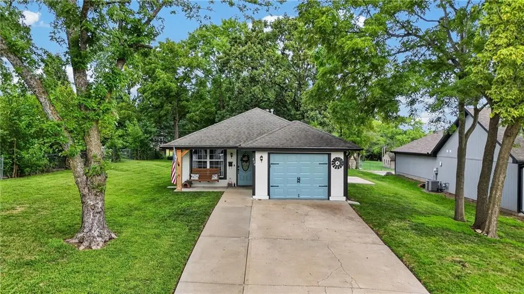 424 N Armstrong Street, Pleasant Hill, MO 64080 - #1