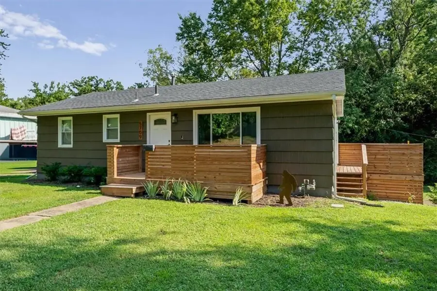 5709 E 107th Terrace, Kansas City, MO 64137 - #3