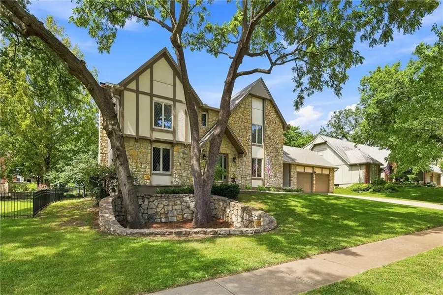 10414 Alhambra Street, Overland Park, KS 66207 - #2