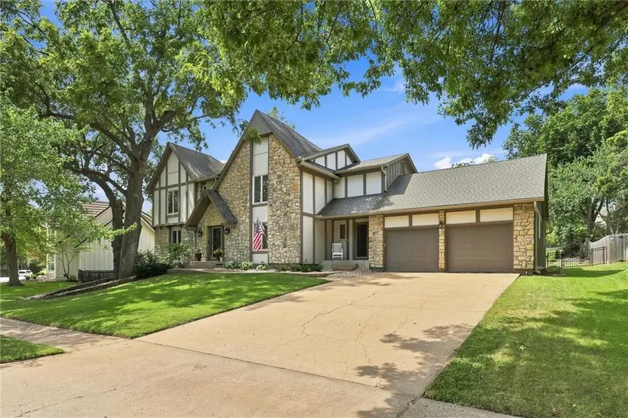 10414 Alhambra Street, Overland Park, KS 66207 - #3