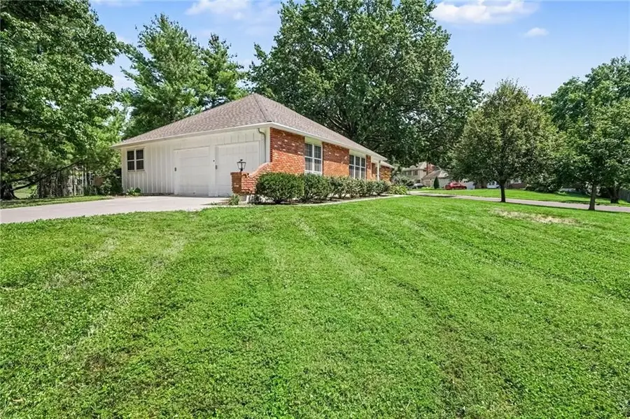 5716 W 97th Terrace, Overland Park, KS 66207 - #2