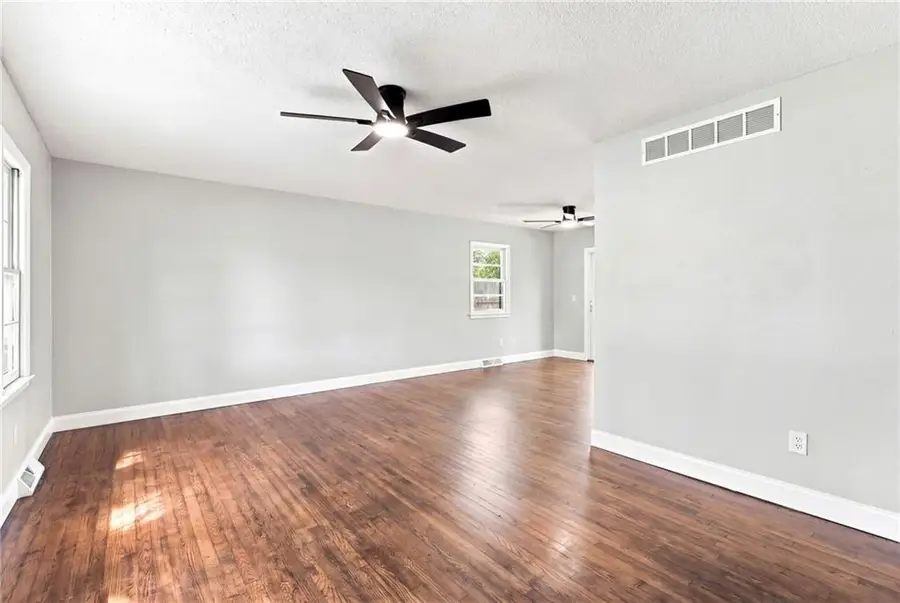 806 S Washington Avenue, Knob Noster, MO 65336 - #3
