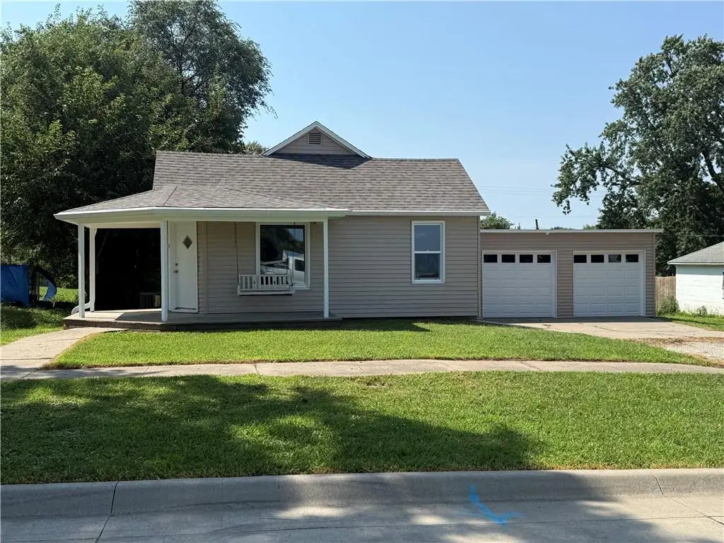 905 Miami Street, Hiawatha, KS 66434 - #1