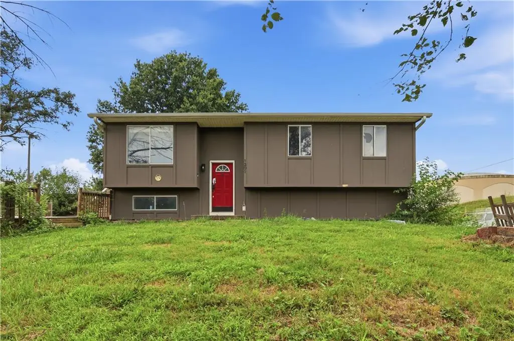 1201 S 5th Street, Atchison, KS 66002 - #1