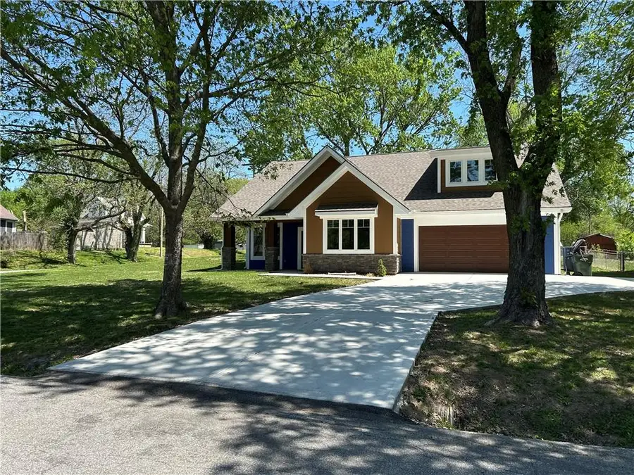 920 N 14th Street, Leavenworth, KS 66048 - #3