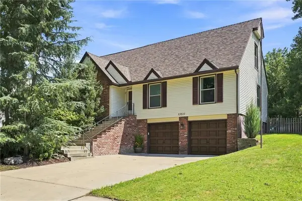13511 S Locust Street, Olathe, KS 66062