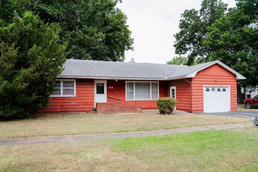 300 Huston Avenue, Altamont, KS 67330 - #1