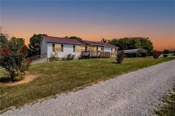 160 Nw 1415p Road Nw, Urich, MO 64788