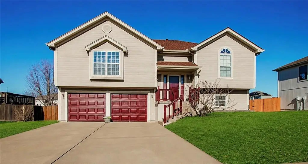 12204 White Oak Street, Peculiar, MO 64078 - #1