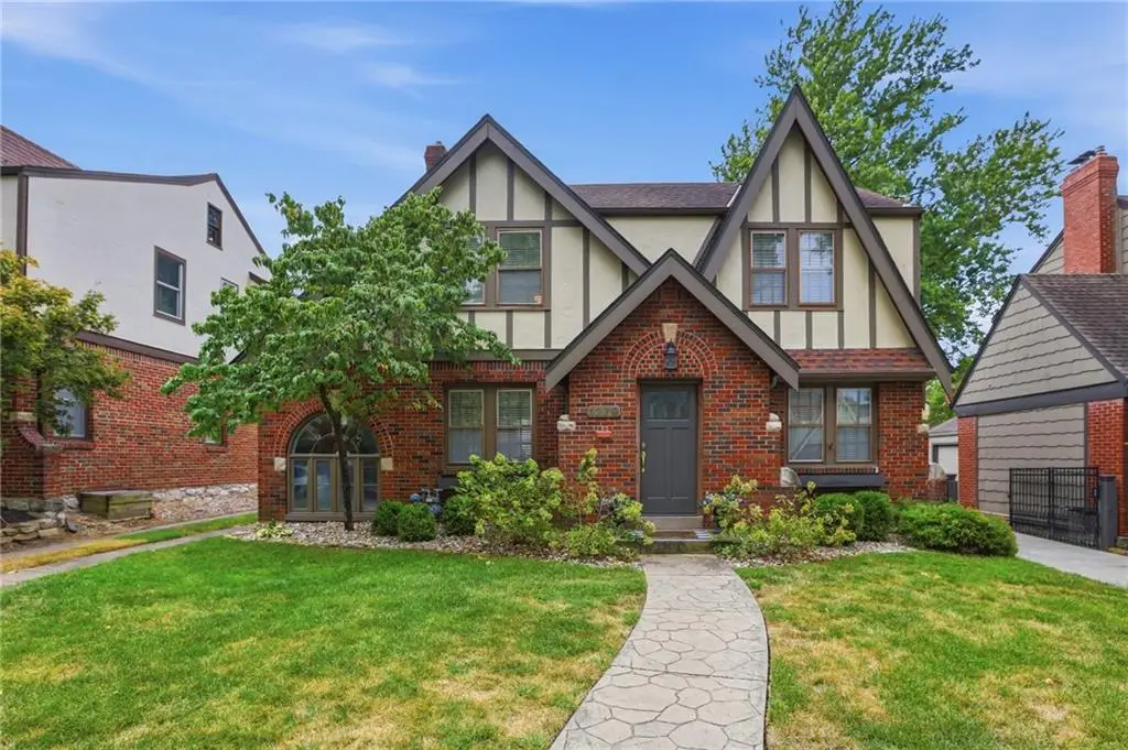 1279 W 72nd Terrace, Kansas City, MO 64114 - #1