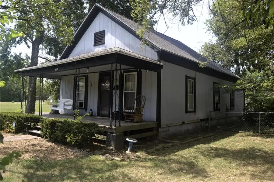 622 S Jefferson Avenue, Iola, KS 66749 - #3