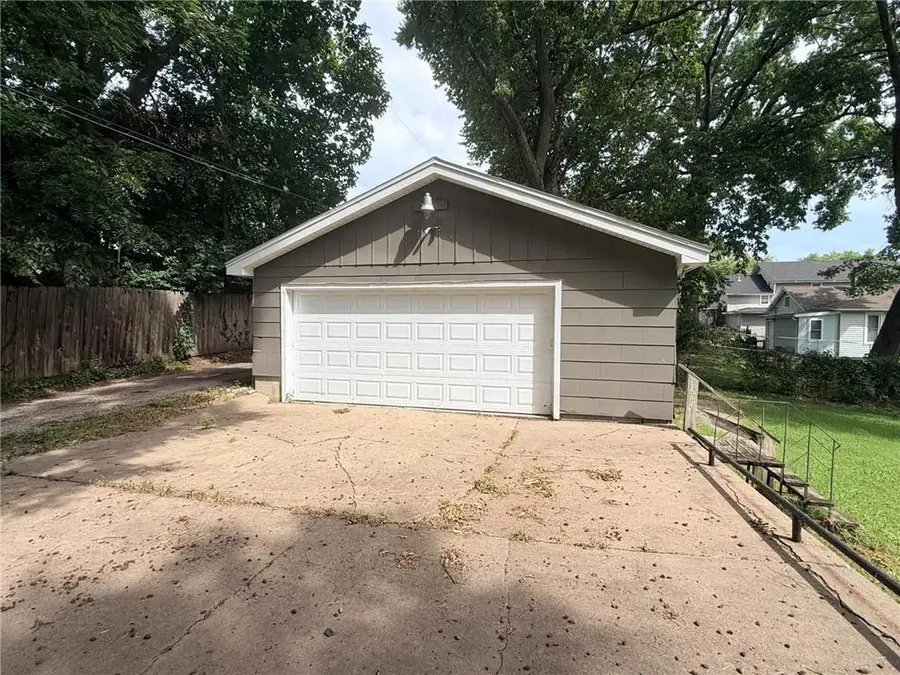 1418 6th Avenue, Leavenworth, KS 66048 - #2