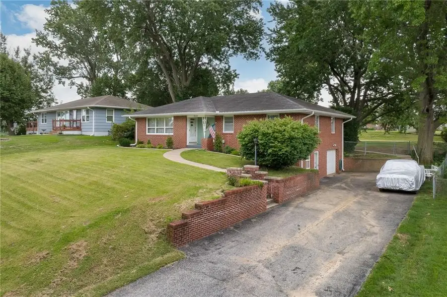 3202 Floral Avenue, Saint Joseph, MO 64506 - #2