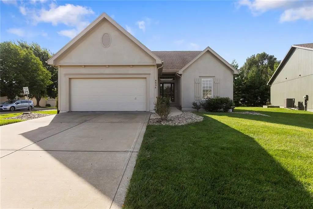 8654 N Britt Avenue, Kansas City, MO 64154 - #1