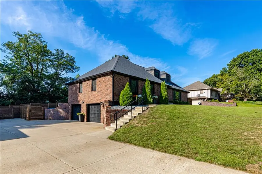 17905 E Cheyenne Drive, Independence, MO 64056 - #3