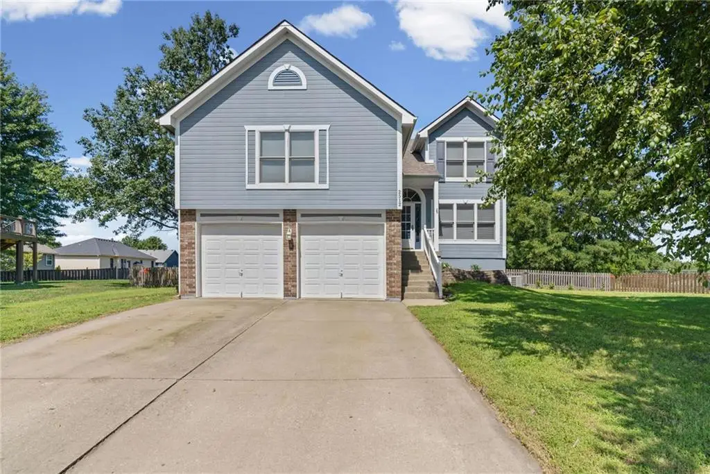 2512 NE Horseshoe Drive, Lees Summit, MO 64086 - #1