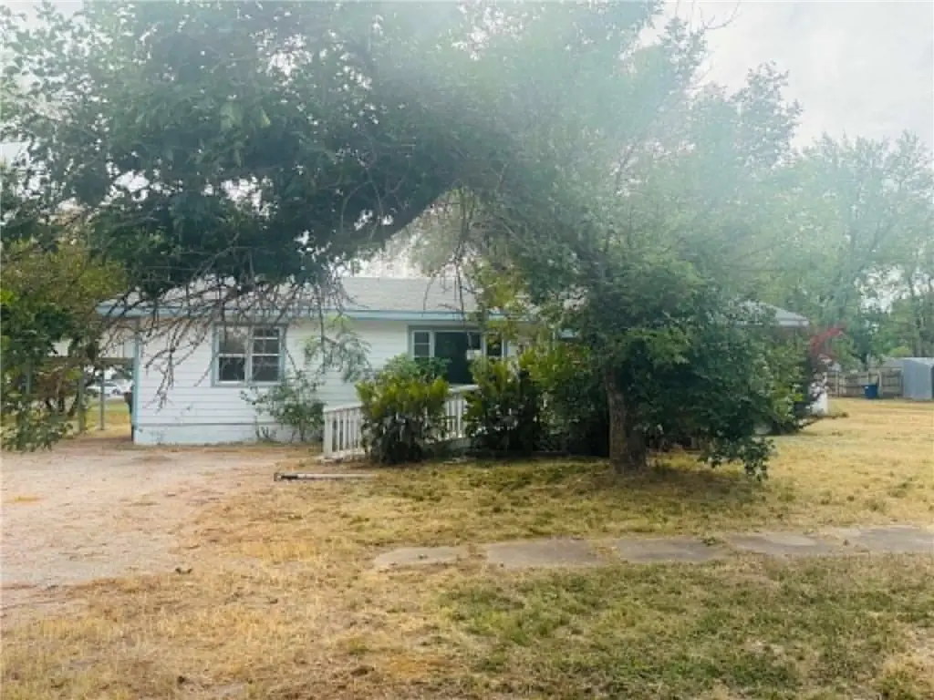310 N 4th Avenue, Columbus, KS 66725 - #1