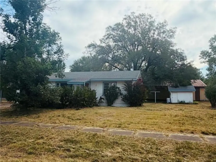 310 N 4th Avenue, Columbus, KS 66725 - #2