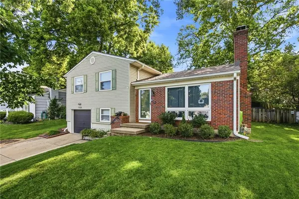 7523 Falmouth Street, Prairie Village, KS 66208