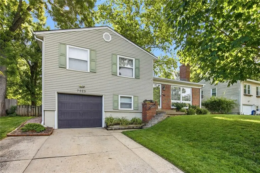 7523 Falmouth Street, Prairie Village, KS 66208 - #2