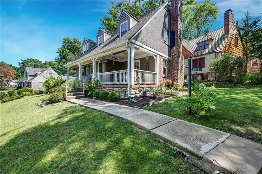 6811 Rockhill Road, Kansas City, MO 64131 - #2