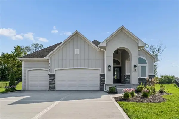 24948 W 98th Place, Lenexa, KS 66227