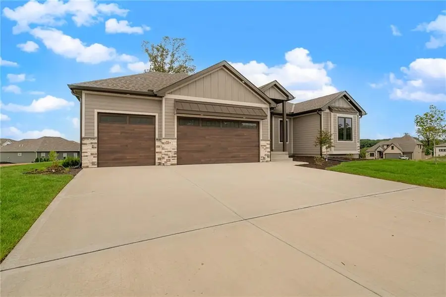 5782 NW Black Oak Court, Parkville, MO 64152 - #2