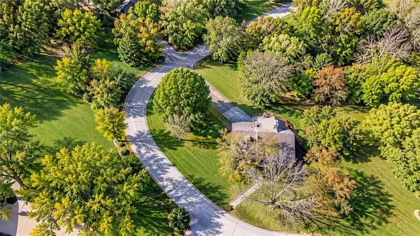 6830 Hidden Hills Drive, Smithville, MO 64089