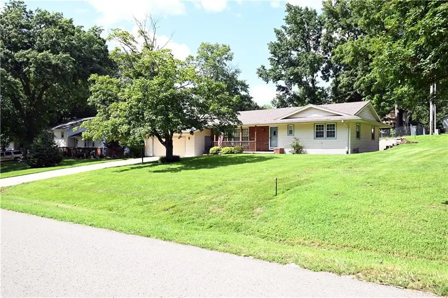 1203 W Price Avenue, Savannah, MO 64485 - #2