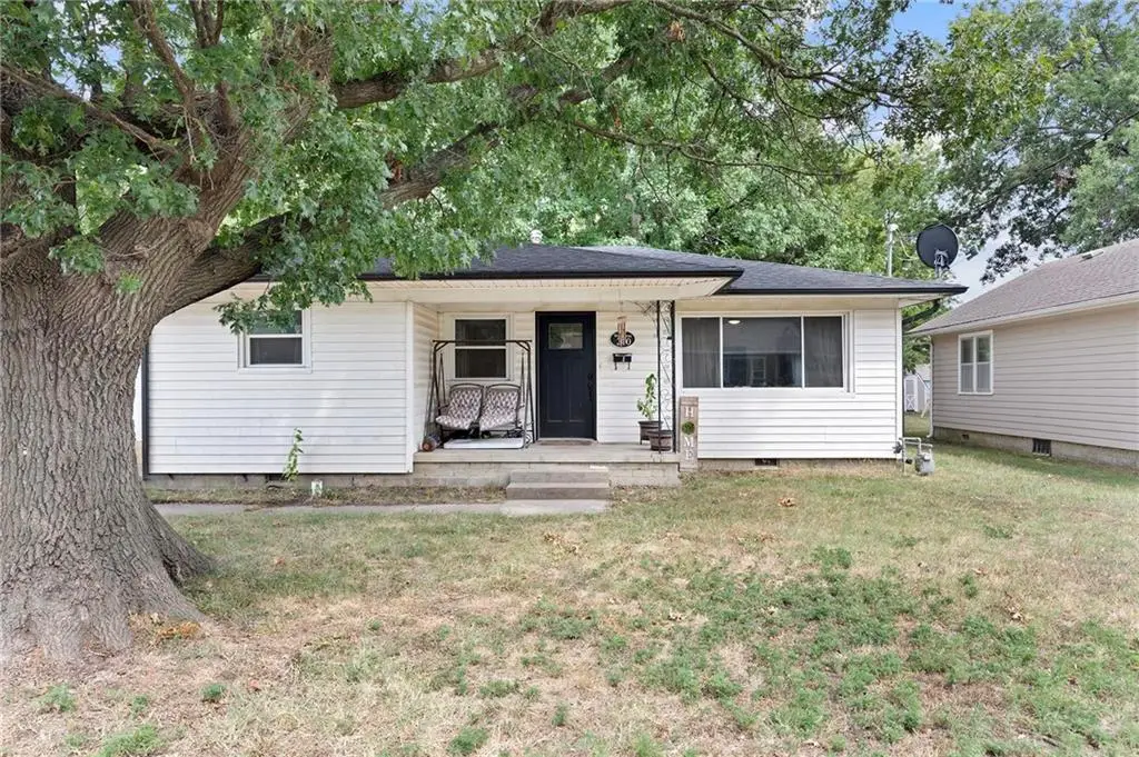210 Goode Avenue, Columbus, KS 66725 - #1