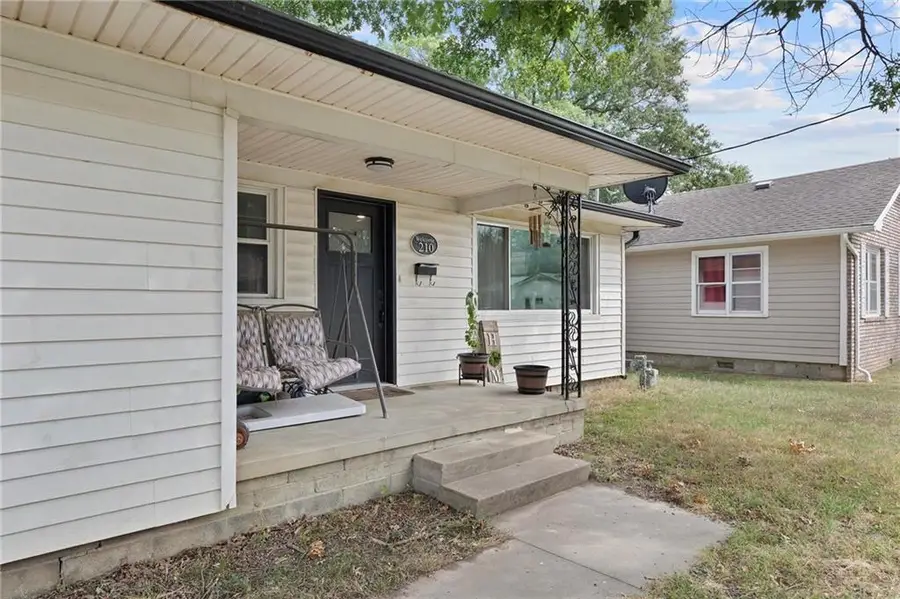 210 Goode Avenue, Columbus, KS 66725 - #3