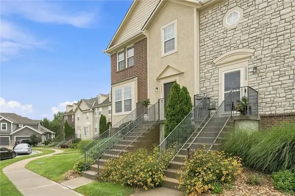 12321 S Tallgrass Drive, Olathe, KS 66061