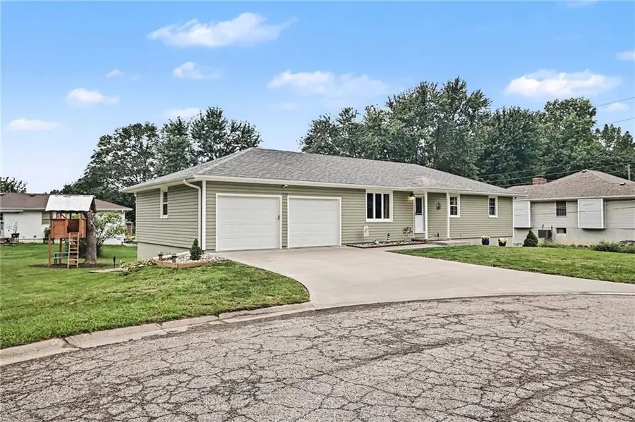 1200 W Maple Street, Savannah, MO 64485 - #3