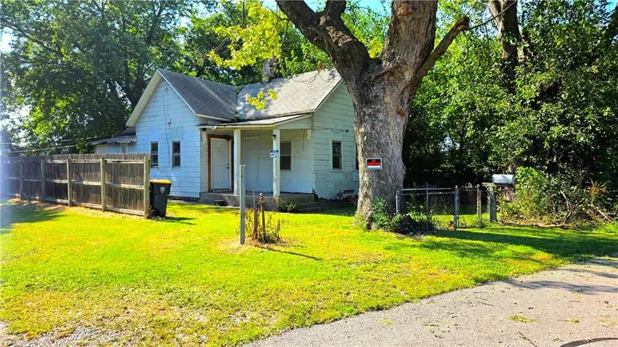 520 N Garland Avenue, Kansas City, MO 64120 - #2