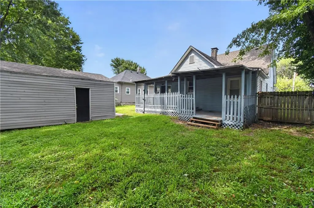 515 E Kansas Avenue, Independence, MO 64050 - #1