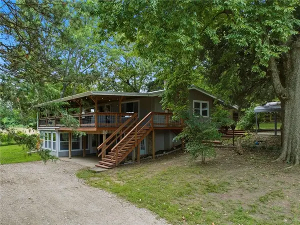 978 E 1587 Road, Lawrence, KS 66046