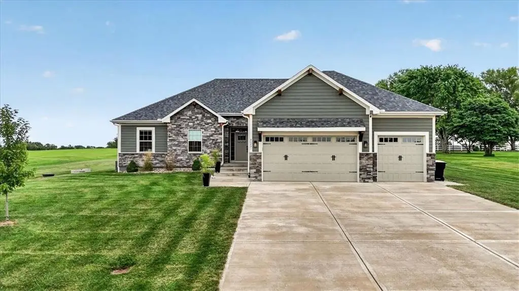 20821 S Jefferson Parkway, Pleasant Hill, MO 64080 - #1
