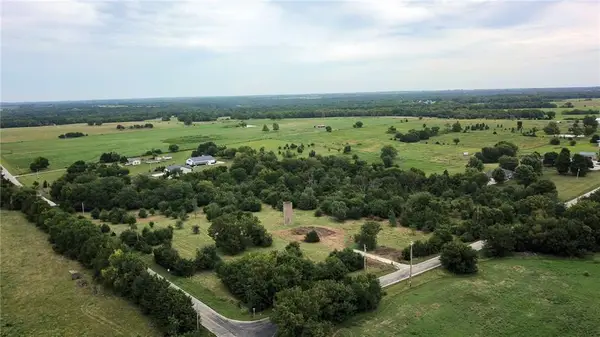 12496 W 271st Street, Louisburg, KS 66071