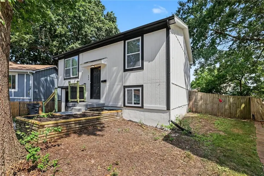 606 E Welston Avenue, Olathe, KS 66061 - #3